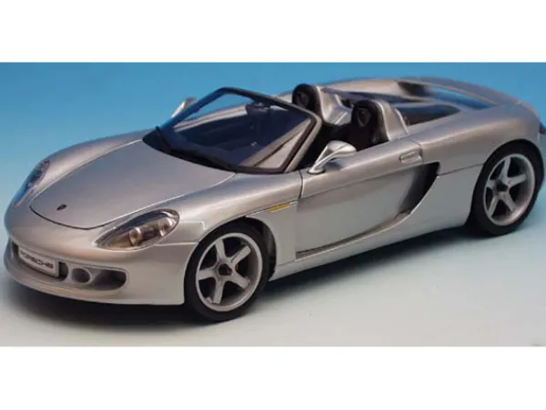 Maisto Pienoismallit>Porsche Carrera GT pienoismalli jalustalla